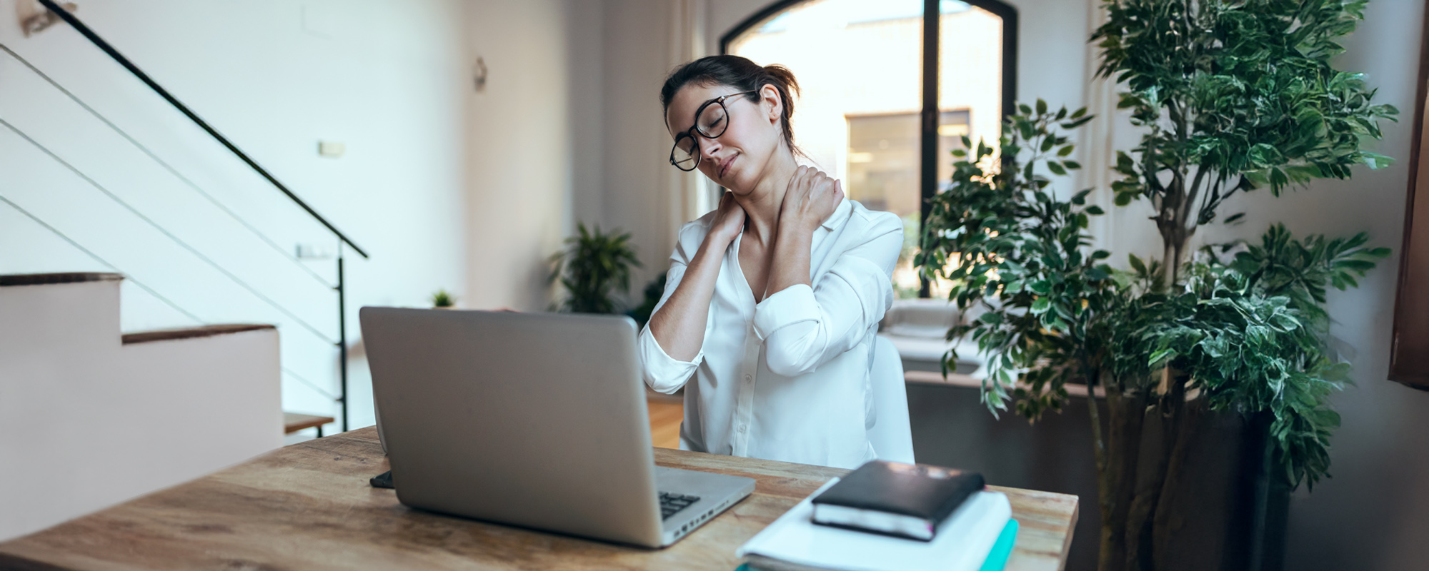 width=100% Jak Masażery KiCA Wspierają Ergonomię i Bezpieczeństwo w Pracy